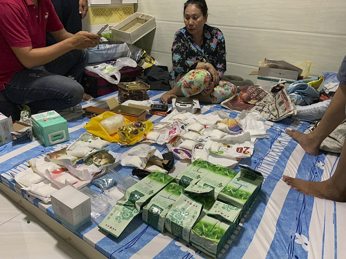 Mai Thị Hương cùng tang vật