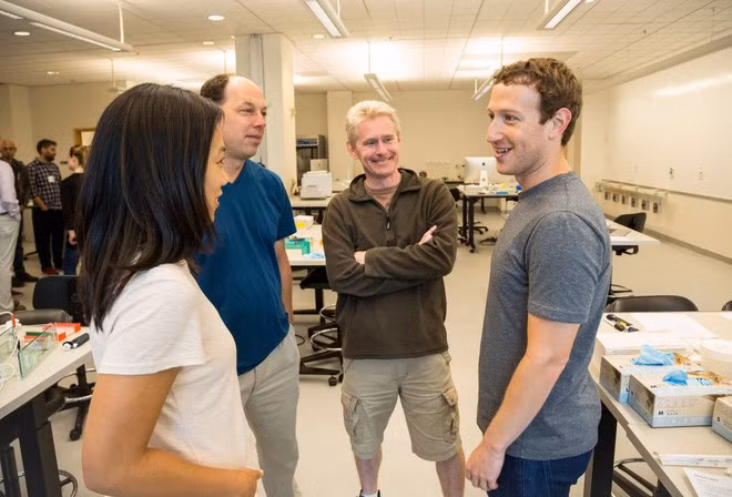  Mark Zuckerberg cùng vợ gặp gỡ các nhà nghiên cứu tại Chan Zuckerberg Biohub