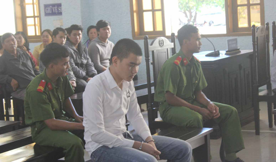 Bị cáo Duy tại phiên tòa sơ thẩm. Ảnh: Văn Ngọc