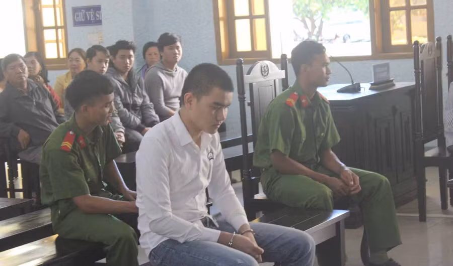 Bị cáo Duy tại phiên tòa sơ thẩm. Ảnh: Văn Ngọc