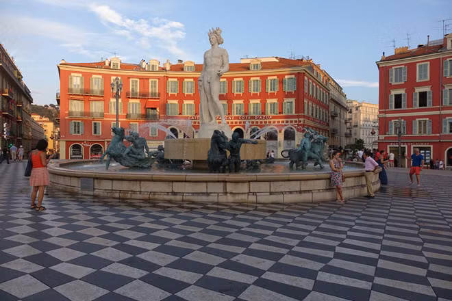  Tượng thần Apollo được điêu khắc bởi nghệ nhân người Catalan Jaume Plensa