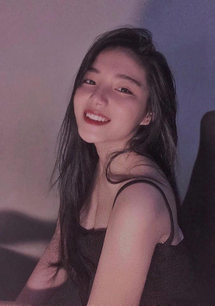 Hiện tại, cô nàng đang theo học khoa Phát thanh - Truyền hình của Học viện Báo chí và Tuyên truyền.