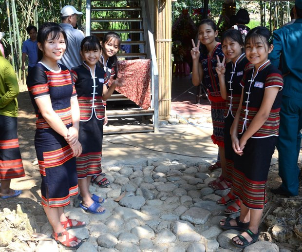 Người dân Cơ Tu hy vọng mô hình du lịch cộng đồng vừa gìn giữ văn hóa truyền thống, vừa cải thiện cuộc sống, giúp bà con thoát nghèo, phát triển bền vững. (Ảnh: Quốc Dũng/TTXVN)