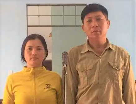 Bị cáo Lê Minh Thường và vợ Nguyễn Thị Thắm. Ảnh: Cúc Phương