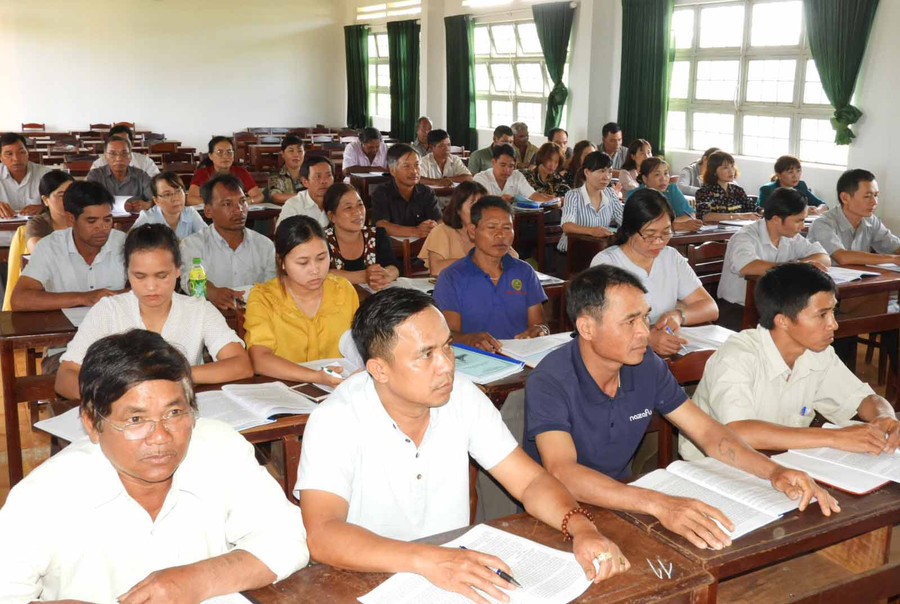 Cán bộ làm công tác dân vận ở cơ sở dự tập huấn. Ảnh: Thanh Nhật Cán bộ làm công tác dân vận ở cơ sở dự tập huấn. Ảnh: Thanh Nhật