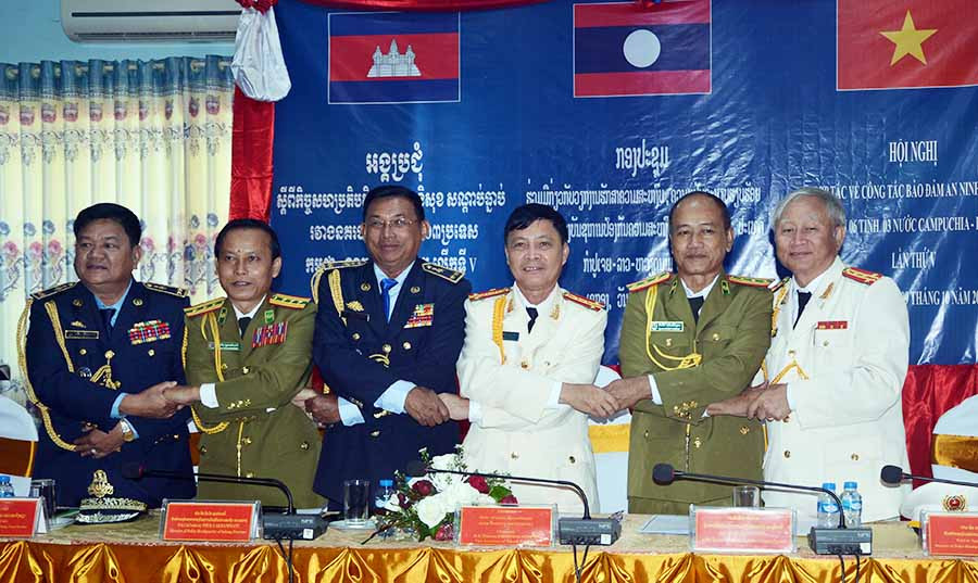 Các bên thể hiện quyết tâm thắt chặt truyền thống đoàn kết, hữu nghị, láng giềng thân thiết. Ảnh: Lê Ánh