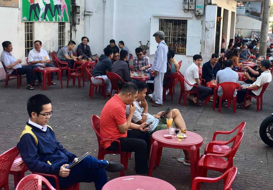  Quán cà phê Thu Hà (09 Nguyễn Thái Học, TP. Pleiku) là điểm hẹn quen thuộc mỗi sáng của nhiều người. Ảnh: H.D