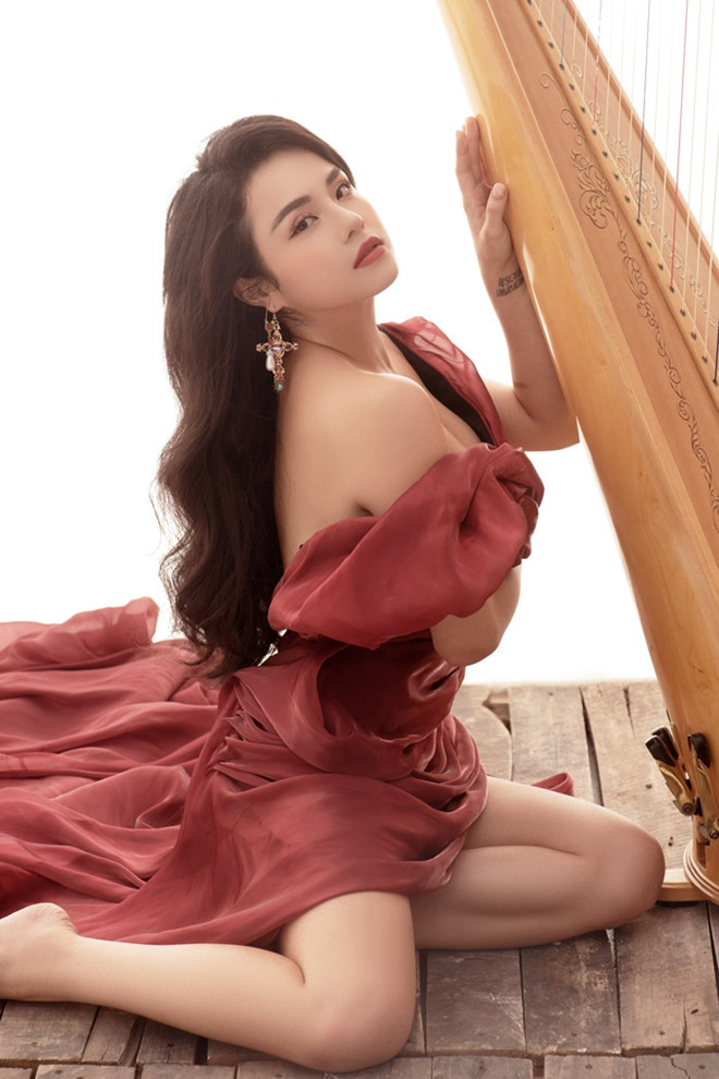 Trong bộ ảnh mới, Thái Trinh khoe trọn lợi thế vòng 1 đầy đặn trong từng shot hình- Ảnh: Milor Trần