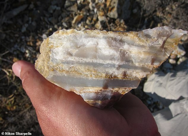  Một công cụ đá cổ xưa - ảnh: NIKOS SKARPELIS