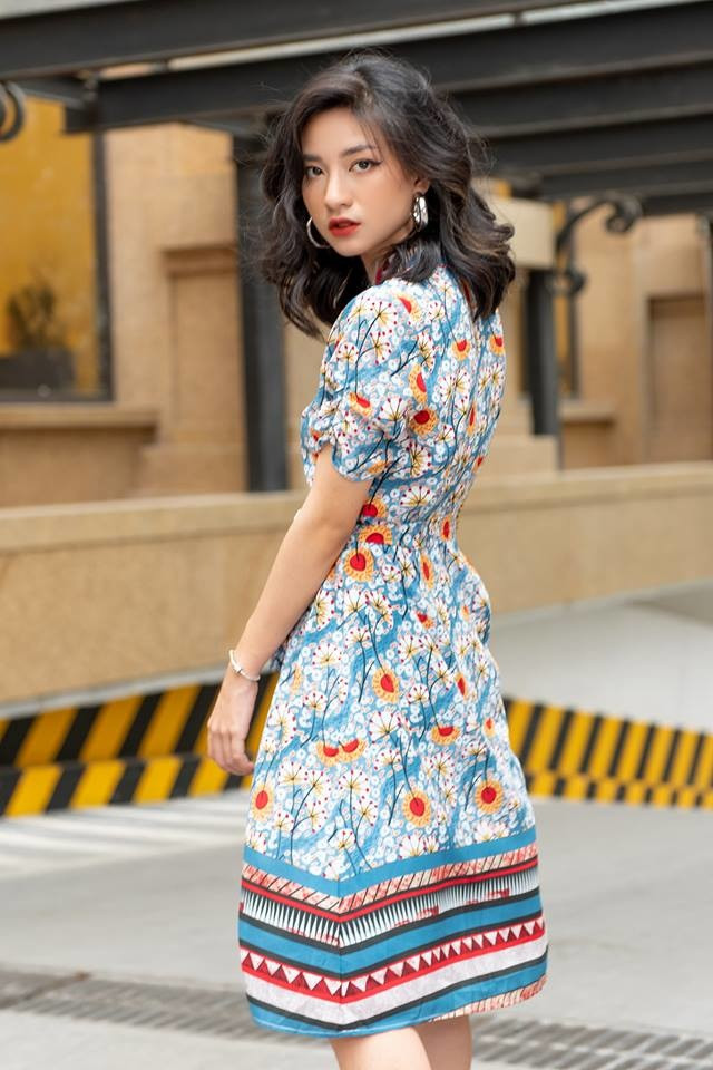 Lựa chọn ĐH Luật Hà Nội thay vì những nơi gần quê nhà hơn như tp Hồ Chí Minh, Thùy Linh chia sẻ cô đã luôn yêu thích vùng đất Thủ đô, dù chưa đến đây lần nào trước khi vào ĐH. Tuy vậy, bản thân Linh là một người khá dễ thích nghi, cũng vô cùng hòa đồng với bạn bè nên đã nhanh chóng làm quen và hòa nhịp được với cuộc sống nơi đây. “Mình cảm thấy lựa chọn ngành Luật và ĐH Luật Hà Nội là lựa chọn sáng suốt của mình, dù cho không thể tránh khỏi cảm giác nhớ nhà khi phải sống xa gia đình, xa bố mẹ”.