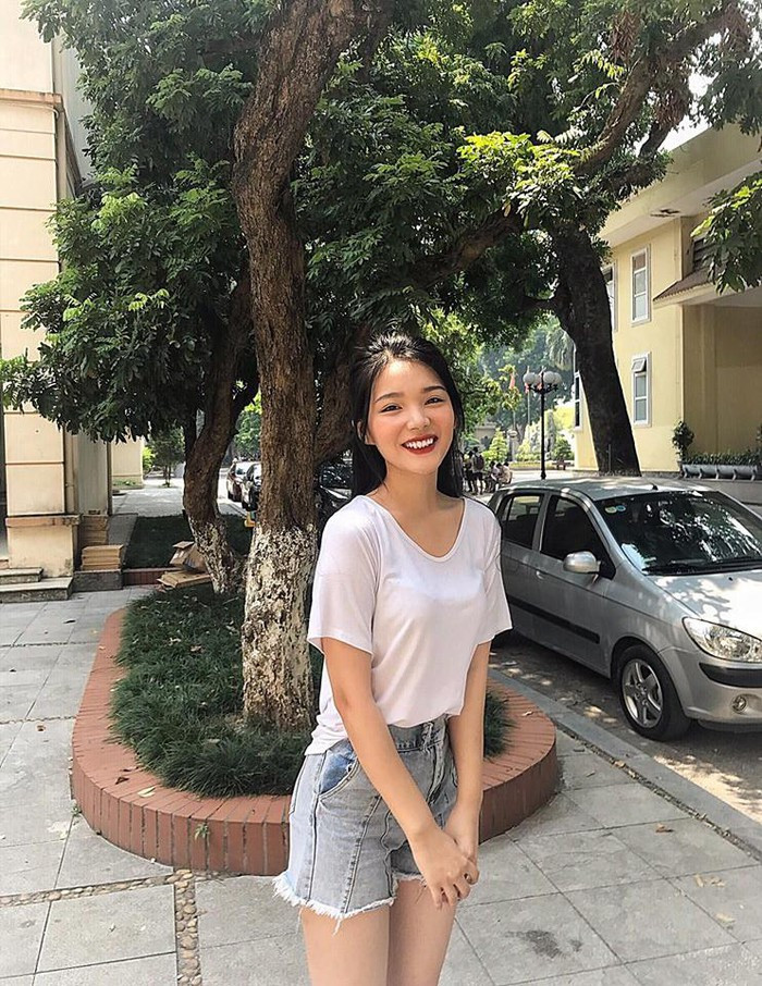 10X cho biết ước mơ của cô là trở thành người dẫn chương trình, có cơ hội truyền tải thông tin tới khán giả. Nếu có cơ hội, hot girl Hải Dương sẽ thử sức ở lĩnh vực diễn xuất.