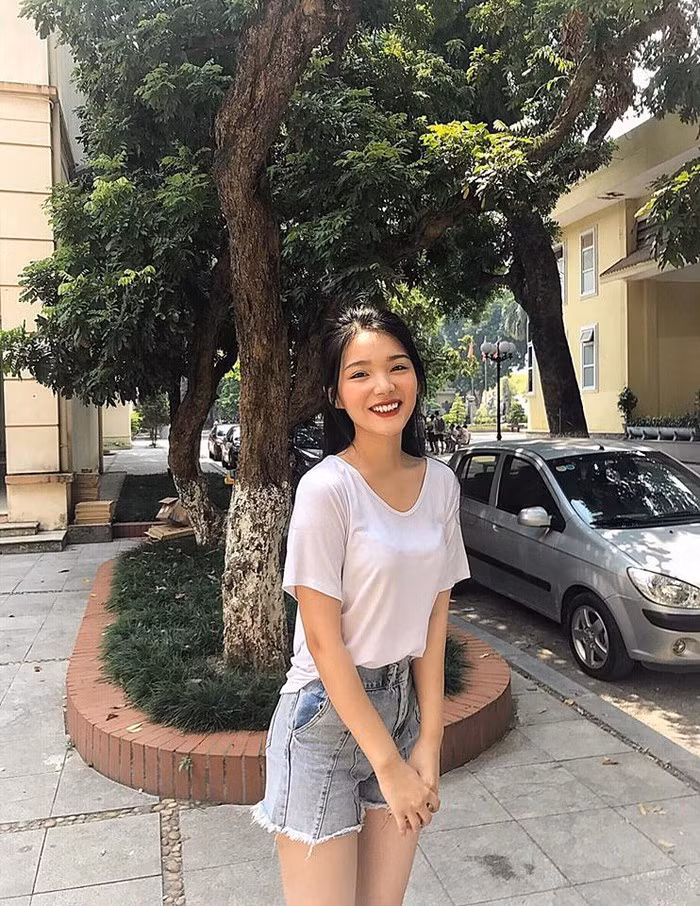 10X cho biết ước mơ của cô là trở thành người dẫn chương trình, có cơ hội truyền tải thông tin tới khán giả. Nếu có cơ hội, hot girl Hải Dương sẽ thử sức ở lĩnh vực diễn xuất.