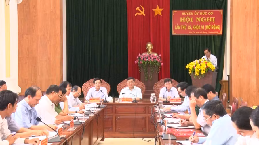 Đồng chí Võ Thanh Hùng-Ủy viên Ban Thường vụ Tỉnh ủy, Trưởng ban Dân vận Tỉnh ủy dự hội nghị. Ảnh: Lê Văn Châu