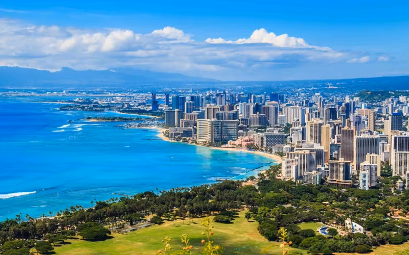 Hawaii với những khu nghỉ dưỡng san sát bên bờ biển