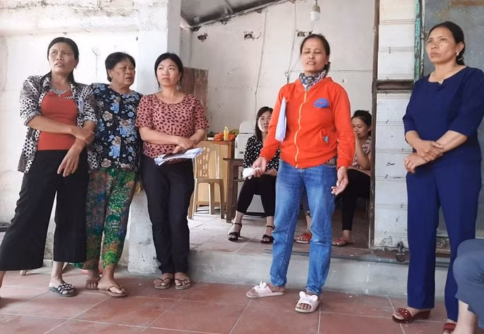 Người dân lo lắng cho biết đã đóng hàng tỉ đồng cho nữ kế toán xã đã tử vong, trong khi biên lai không còn giá trị sử dụng