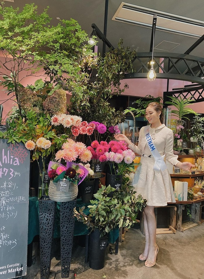  Phong cách của Tường San chú trọng đến yếu tố thanh lịch, sang trọng như những quý cô.