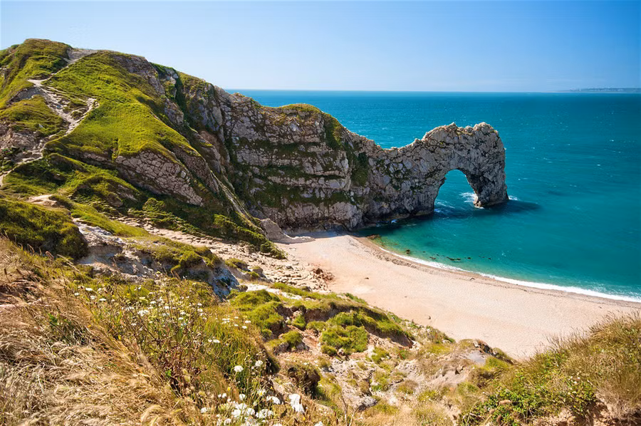  Một bờ biển tuyệt đẹp ở Anh - Ảnh: Lonely Planet