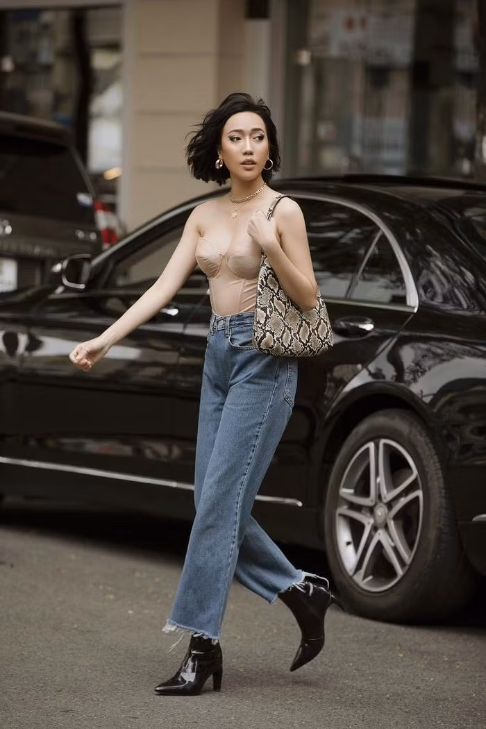 Diệu Nhi cũng chọn cách phối đó cho bộ cánh street style gần đây.