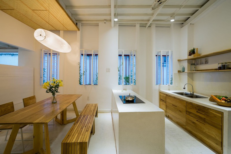 Để tiết kiệm chi phí, chất liệu trang trí nhà, chủ nhân ưu tiên chọn những vật liệu đơn giản, gần gũi với tự nhiên và có sẵn tại địa phương. Để tiết kiệm chi phí, chất liệu trang trí nhà, chủ nhân ưu tiên chọn những vật liệu đơn giản, gần gũi với tự nhiên và có sẵn tại địa phương.