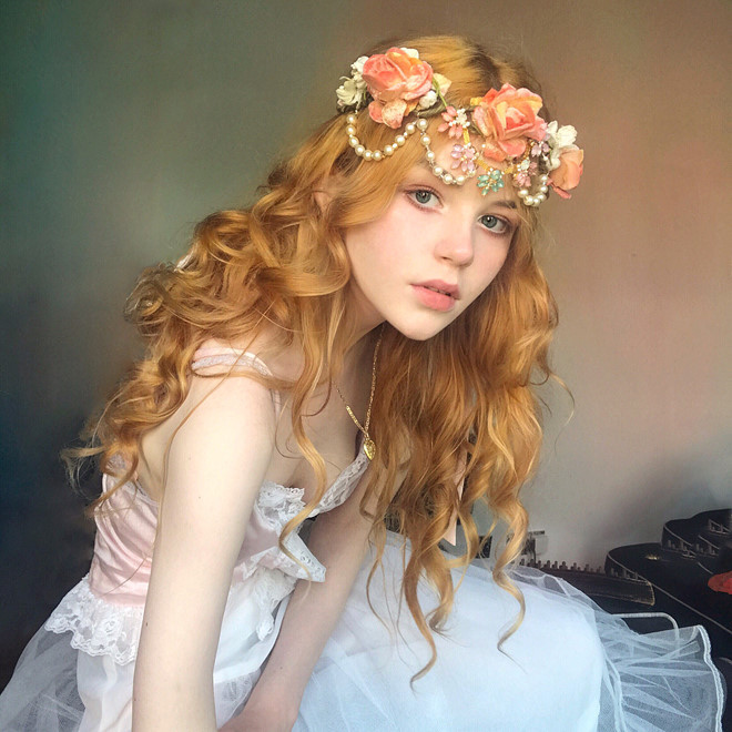 Với mái tóc đỏ đặc trưng, đôi mắt to tròn và biểu cảm cuốn hút, Bellamiie được nhiều nhãn hàng chọn là gương mặt đại diện. Ngoài khả năng làm mẫu ảnh, cô còn có đam mê ca hát. Năm 2018, 9X ra mắt bài hát “Sleepy Boy” được khá nhiều người đón nhận.