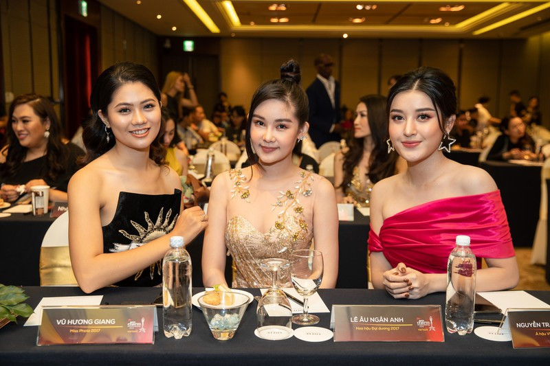 Người đẹp Vũ Hương Giang, Lê Âu Ngân Anh và Huyền My. Người đẹp Vũ Hương Giang, Lê Âu Ngân Anh và Huyền My.