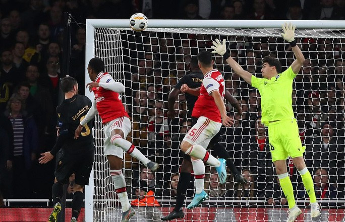 Gabriel Martinelli (35) đánh đầu gỡ hòa 1-1 cho Arsenal Gabriel Martinelli (35) đánh đầu gỡ hòa 1-1 cho Arsenal
