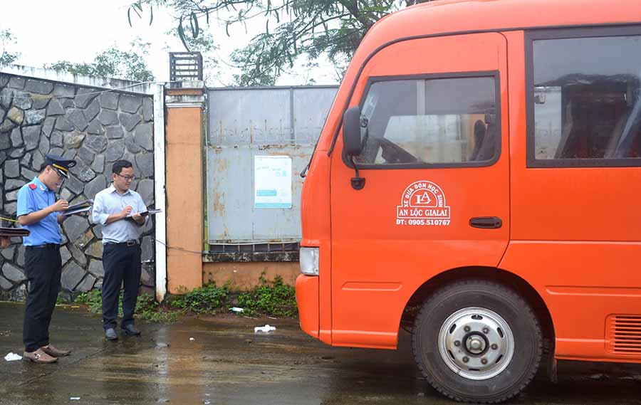 Thanh tra điều kiện hoạt động để kịp thời chấn chỉnh vi phạm trong kinh doanh vận tải. Ảnh: L.H  Thanh tra điều kiện hoạt động để kịp thời chấn chỉnh vi phạm trong kinh doanh vận tải. Ảnh: L.H