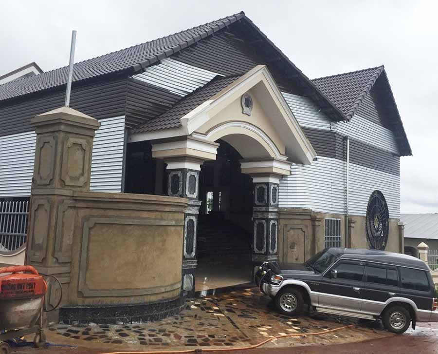 Chủ doanh nghiệp Tuấn Nhung xây dựng công trình dạng biệt thự trên đất dự án xây chợ nông thôn mà chưa xin giấy phép điều chỉnh, tự điều chỉnh thiết kế làm thay đổi diện tích xây dựng