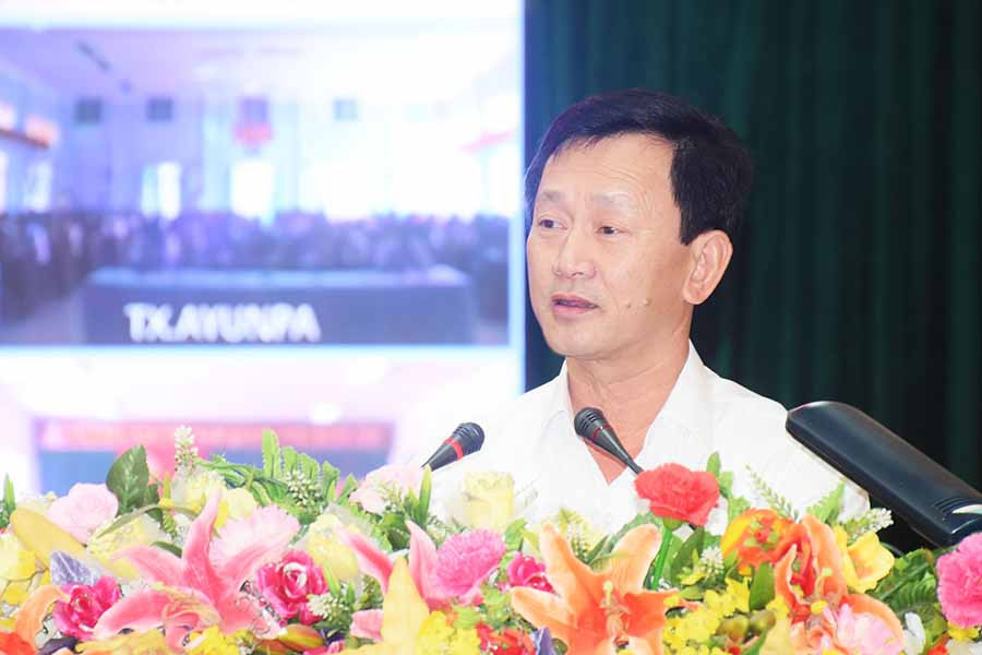 Bí thư Tỉnh ủy Dương Văn Trang thông báo nhanh một số nội dung quan trọng tại kỳ họp lần thứ 11 Ban Chấp hành Trung ương Đảng khóa XII. Ảnh: M.N Bí thư Tỉnh ủy Dương Văn Trang thông báo nhanh một số nội dung quan trọng tại kỳ họp lần thứ 11 Ban Chấp hành Trung ương Đảng khóa XII. Ảnh: M.N