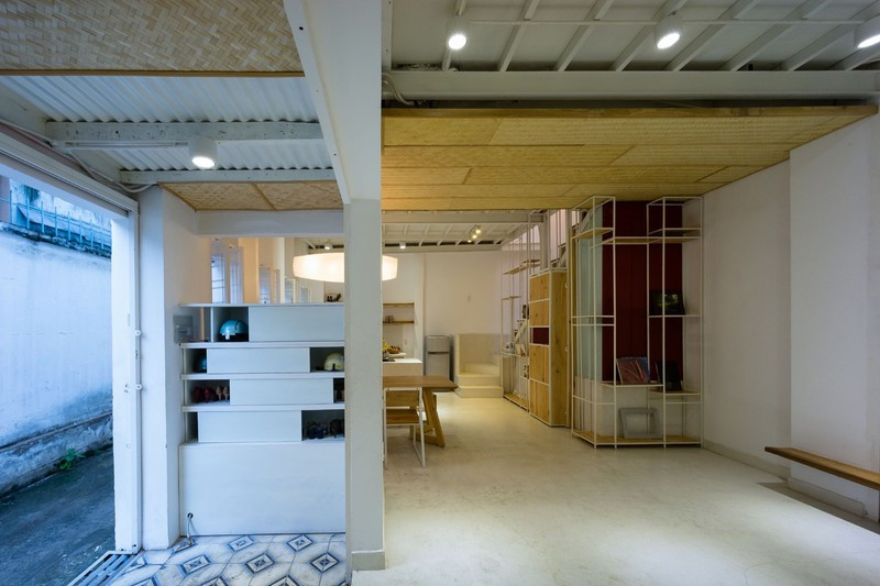 Tầng trệt được bố trí đơn giản, với những khu vực chức năng dành để sinh hoạt chung như phòng tiếp khách, nhà bếp và phòng ăn. Tầng trệt được bố trí đơn giản, với những khu vực chức năng dành để sinh hoạt chung như phòng tiếp khách, nhà bếp và phòng ăn.