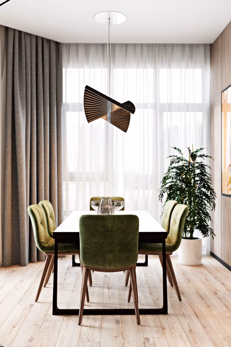 Ghế bọc nệm màu xanh mang đến cảm giác yên bình, gần gũi trong căn hộ.