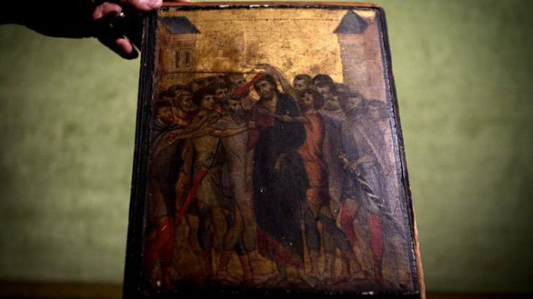 Bức tranh có tên Christ Mocked, kích thước 20 x 26cm, vẽ trên gỗ cây dương với nền sơn vàng vừa được bán với giá 24 triệu euro cho một người mua ẩn danh - Ảnh: AFP