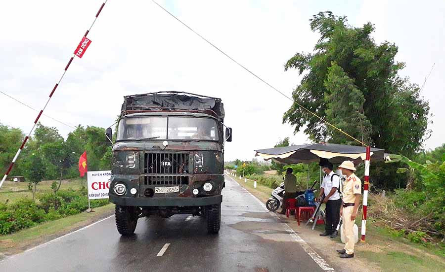 Huyện Krông Pa thành lập chốt kiểm dịch tạm thời. Ảnh: L.N Huyện Krông Pa thành lập chốt kiểm dịch tạm thời. Ảnh: L.N