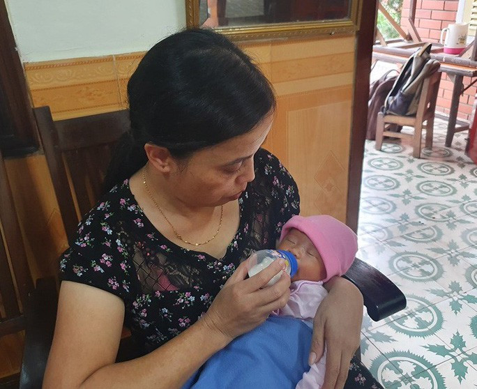  Bé gái hiện đang được làng trẻ SOS Vinh chăm sóc.