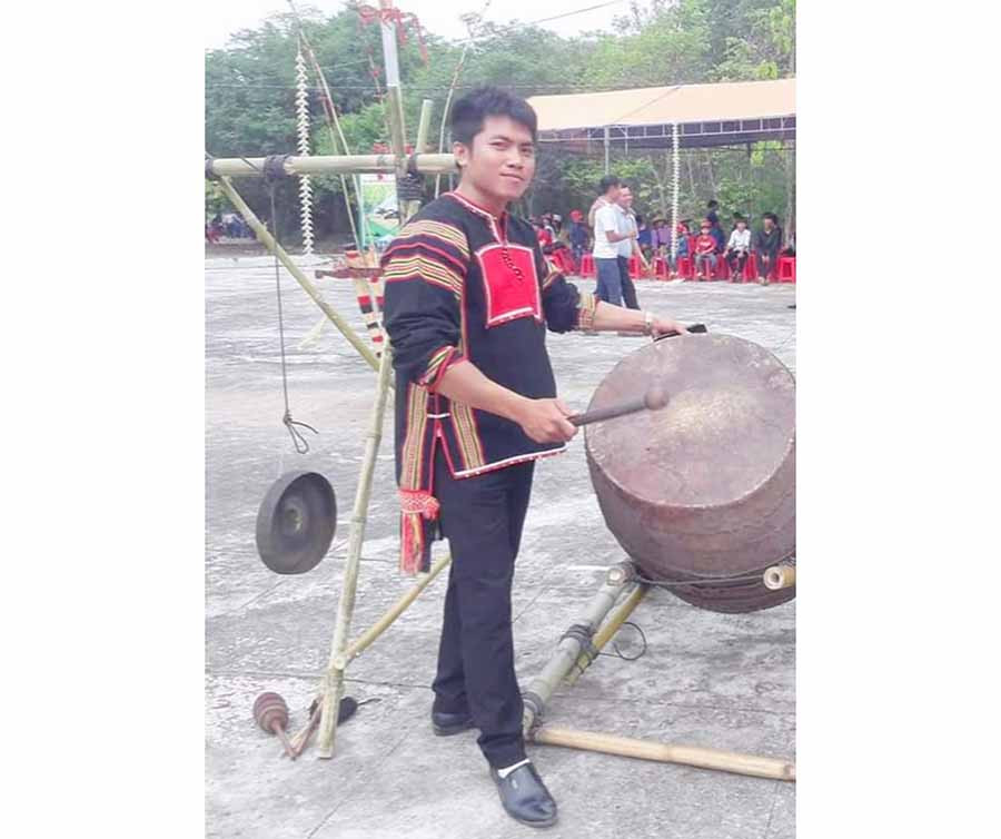  Anh Ksor Nghĩa tham gia biểu diễn tại Lễ hội Cầu mưa ở Plei Ơi (xã Yyun Hạ, huyện Phú Thiện). Ảnh: K.H