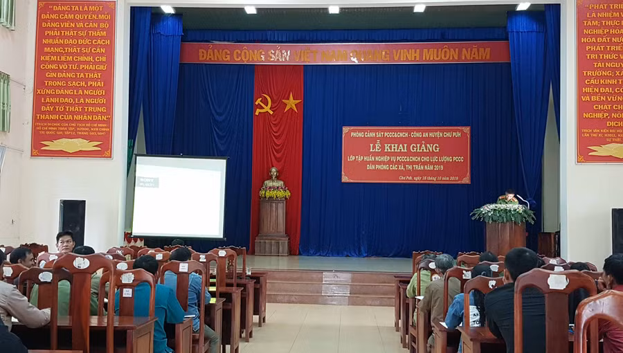 Toàn cảnh lớp tập huấn PCCC. Ảnh: Anh Thư