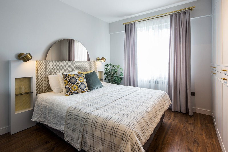  Việc tiết chế trong thiết kế và lựa chọn đồ nội thất giúp phòng ngủ trông rộng rãi hơn. Đây cũng là cách thường được các gia chủ áp dụng đối với những căn hộ có diện tích nhỏ, hẹp, ở trên cao.