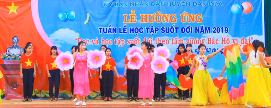 Quang cảnh buổi hướng ứng Tuần lễ học tập suốt đời. Ảnh: Hà Tây
