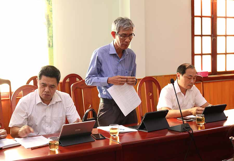 Lãnh đạo Sở Thông tin và Truyền thông phát biểu ý kiến tại buổi làm việc.