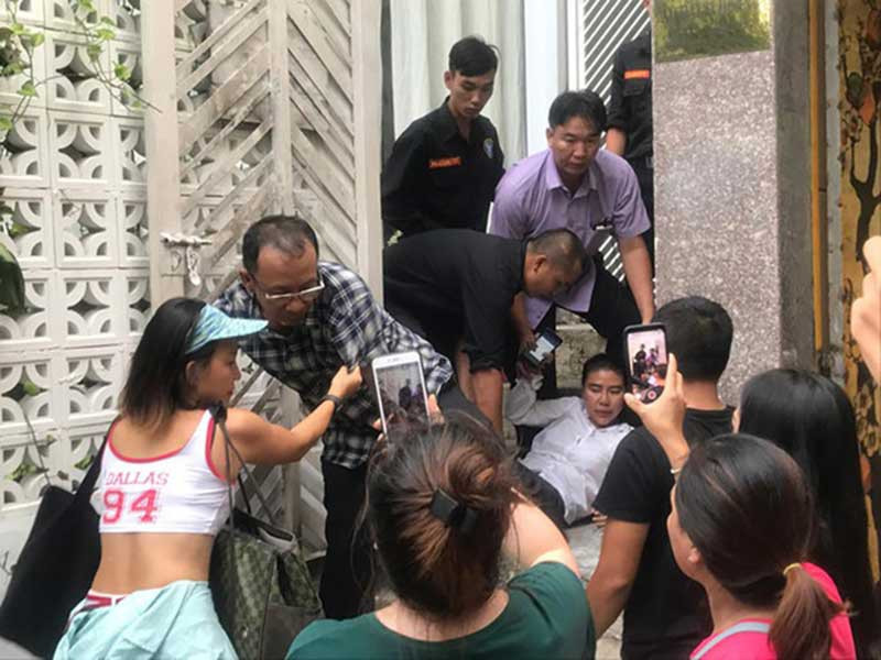  Cảnh lộn xộn thời điểm nhóm người vào căn nhà có tranh chấp. (ảnh cắt từ clip)