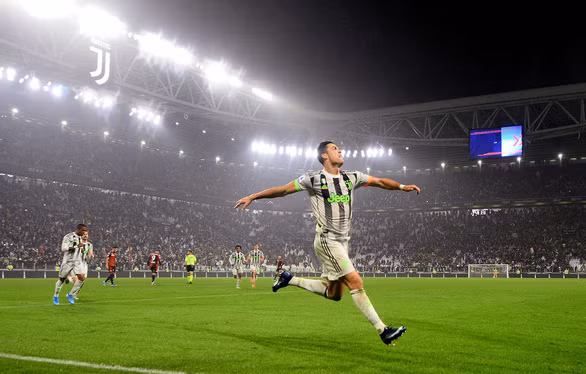 Ronaldo ăn mừng bàn nâng tỉ số lên 2-1 cho Juventus - Ảnh: REUTERS
