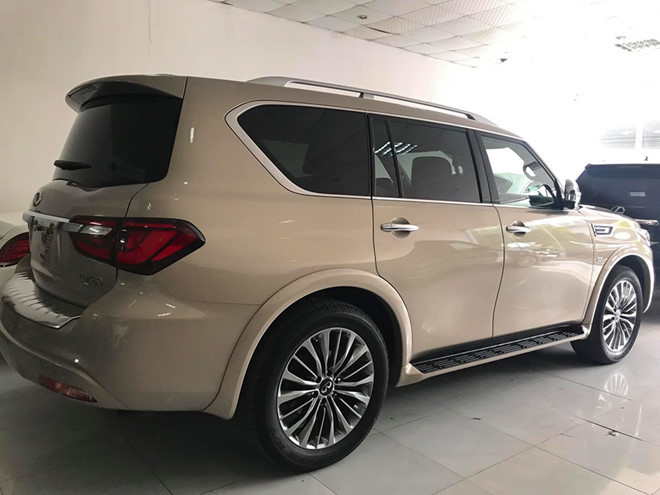 Đối thủ của Lexus LX 570 có kích thước to lớn, đồ sộ 