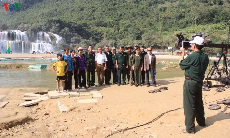  Lưu lại những kỷ niệm chuyến đi cùng gia đình, người thân.