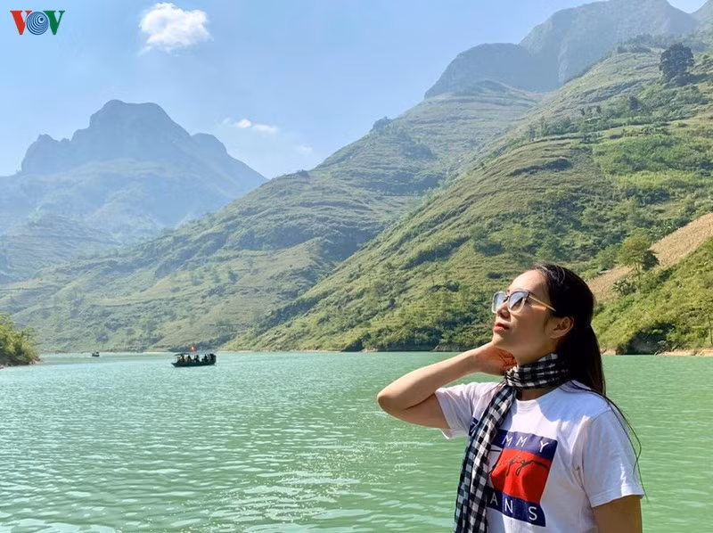 Hẻm Tu Sản là hẻm vực trên sông sâu nhất Việt Nam. Hẻm vực cùng những di sản địa chất khác làm nên ở khu vực này một cảnh quan hoành tráng nhất của Công viên địa chất toàn cầu Cao nguyên đá Đồng Văn, Hà Giang.