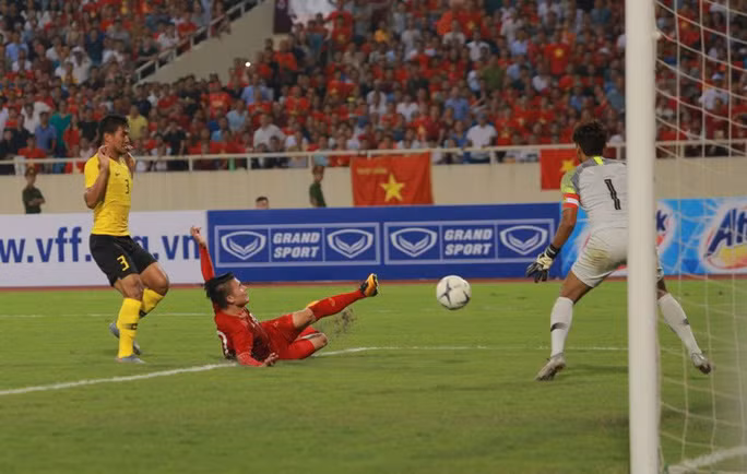 Pha ghi bàn của Quang Hải - Ảnh Ngô Nhung