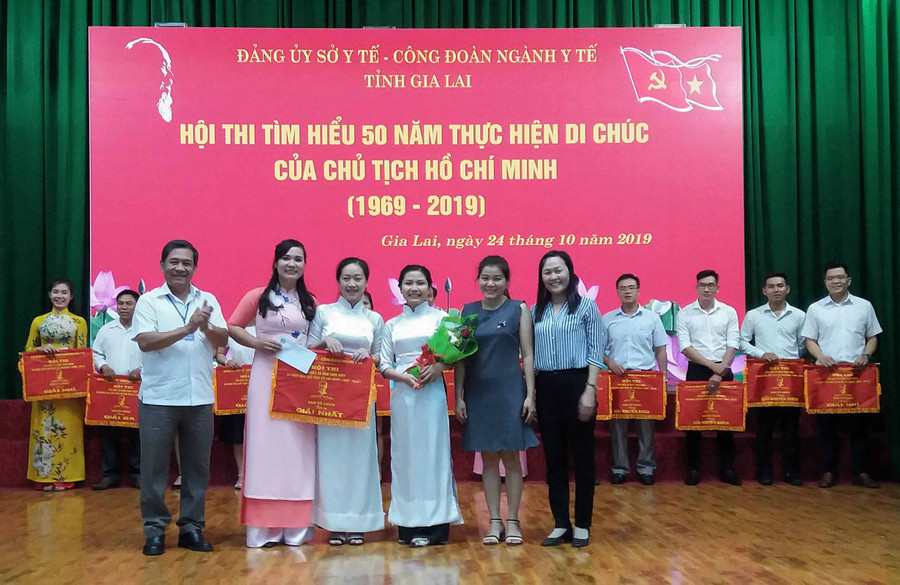 Với các phần thi xuất sắc, đội thi đến từ Trung tâm Kiểm nghiệm Gia Lai đã đạt giải nhất. Ảnh: Như Nguyện Với các phần thi xuất sắc, đội thi đến từ Trung tâm Kiểm nghiệm Gia Lai đã đạt giải nhất. Ảnh: Như Nguyện