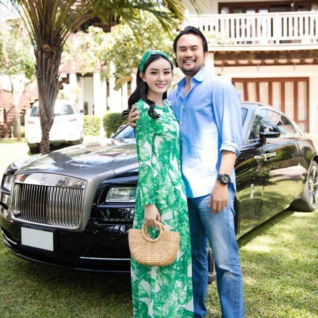 Cuộc sống hôn nhân viên mãn của Angela Chu bên chồng đại gia. Cuộc sống hôn nhân viên mãn của Angela Chu bên chồng đại gia.