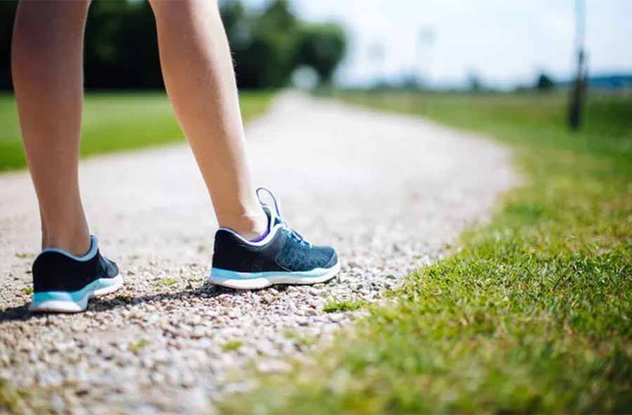 Bước đi bộ chậm chạp vào tuổi 45 là một dấu hiệu rất đáng ngại - ảnh minh họa từ internnet