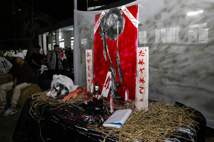 Trang trí ghê rợn