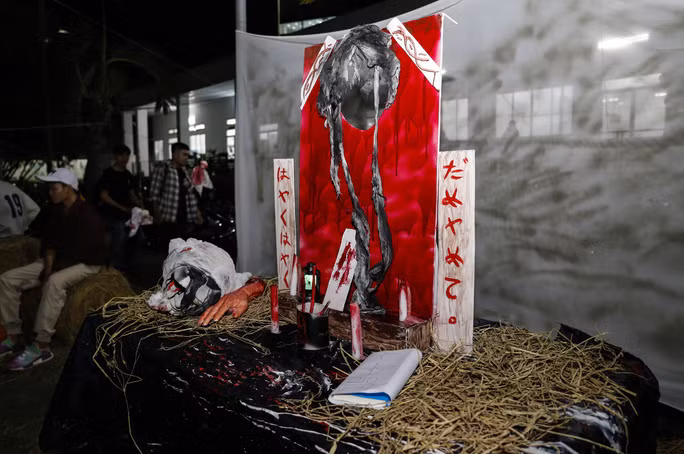 Trang trí ghê rợn